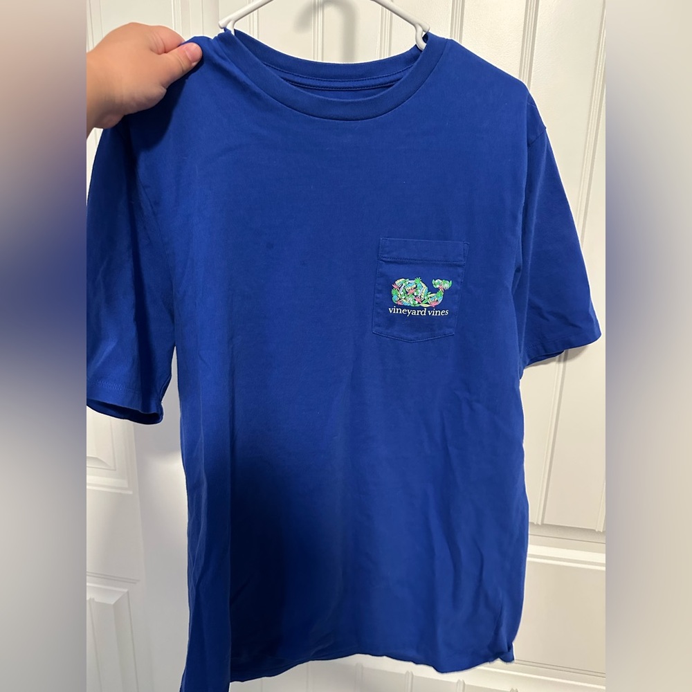 VV Tee - Picture 2 of 3